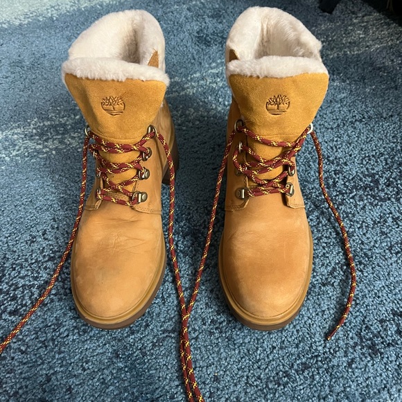 Timberland women’s Kinsley boot with fur - Picture 2 of 5